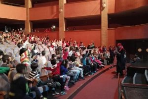 Los niños disfrutaron con la música y se integraron en el espectáculo de ayer.  