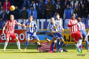 El Almería empató a uno en Vitoria.