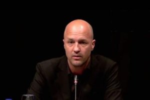 Jordi Cruyff hablando en el Memorial de su padre.