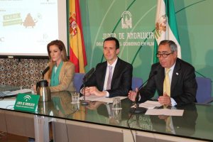 Lucía Muñoz, José María Martín y Francisco Balcázar en rueda de prensa.