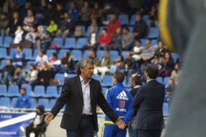 Pipo Goro en Tenerife donde su equipo no pudo ganar contra diez.