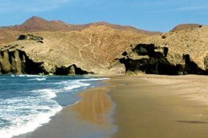 Los turistas nos ponen la peor nota en playas. Esta es la de Mónsul.