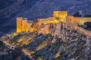 La alcazaba cobra 1,5 euros solo a los extracomunitarios.