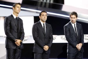Xavi con Messi y Cristiano.
