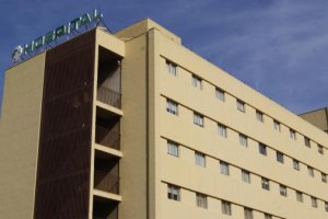 Hospital Torrecárdenas al que fue evacuado el tripulante del buque.