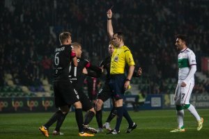 El Almería debe de poner el reloj en hora y ajustarse bien.