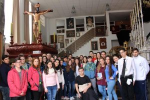 Recibimiento de estudiantes en la Casa Hermandad .