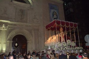 La Virgen de Gracia y Amparo en la Plaza de San Sebastián, de regreso a los Molinos.