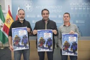 Presentación del acto con el concejal Segura.