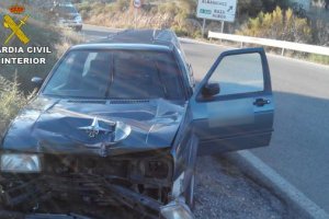Estado en el que quedó el coche fúnebre tras el siniestro.
