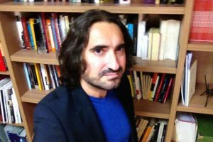 Aníbal García visita la Casa de la Juventud de Vícar.