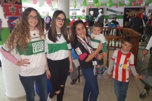 Los niños son la cantera de la afición.