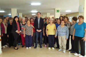 El delegado en su visita al Centro de Participación Activa de Personas Mayores.
