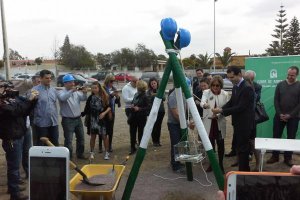 La consejera Adelaida de la Calle y el alcalde Ramón Fernández Pacheco ponen la primera piedra del IES El Toyo.