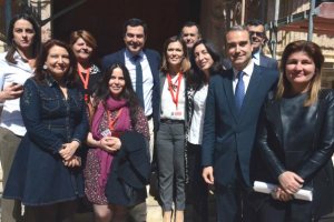 Parlamentarios populares con miembros del AMPA del Conservatorio de Almería.