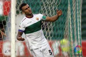 Armando Lozano puede jugar contra el Almería.