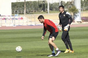 Antonio Puertas dispara ante Julián Cuesta.