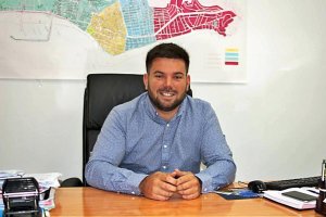 Pedro José Veenzal en su despacho.