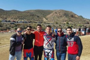 Concejal de Cultura con pilotos y organizadores.