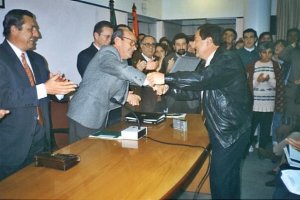 Pedro Segura recibiendo uno de los premios a la gestión.