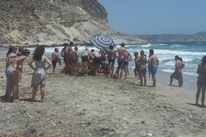 Rescate de una mujer ahogada en la Cala del Plomo el pasado verano.
