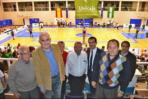 El alcalde de Almería con la directiva del Unicaja.