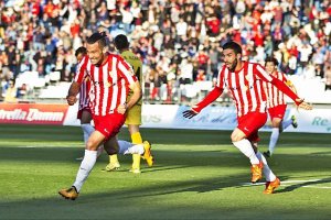 Quique celebrando el gol que daría la victoria.
