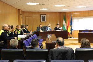 La comisión se ha celebrado en el salón de plenos del Ayuntamiento de Roquetas de Mar.
