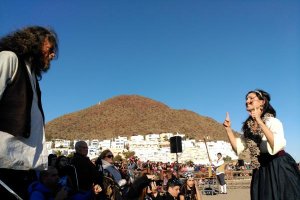 Rodrigo y Jimena, al llegar a San José tras huir de su pueblo atacado por piratas berberiscos.