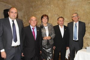 La presidenta de Hefaral ,Gádor Villalobos, junto a otros miembros de la Hermandad.  