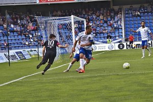 Los chispazos de Pozo al final casi le dan la victoria al Almería.