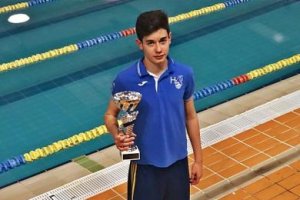 Guerrerto con la medalla.