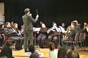 La educación musical es algo muy serio, aunque a primera vista estos profesores se lo están pasando pipa con las actividades del III Con