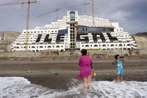 El Hotel se empezó a construir hace una década y finalmente el Supremo ha declarado que está en zona