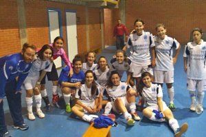 Las chicas de la UAl celebrando la victoria en Jaén.