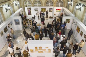 Vista del Patio de Luces de la Diputación que acoge hasta el 23 de marzo las obras.