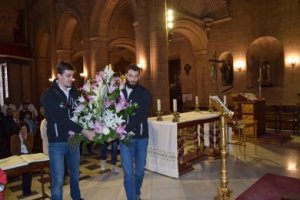 Almansa y Llabrés con las flores.