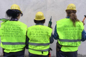Madres del AMPA Murgi luchando por el centro. 