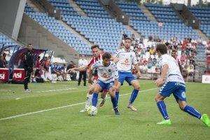 Almería y Tenerife empataron a dos en el Mediterráneo.