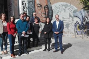 Parlamentarios popular y la concejal de Cultura ante el Conservatorio de Música de Almería.