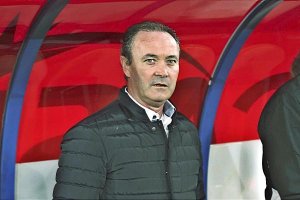 Juan Ignacio en el banquillo del Almería.