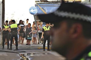 Policías locales de Almería en una intervención. 