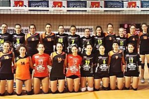 Los dos equipos posan en Palacio.