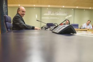 Juan de la cruz cárdenas centró ayer la atención del sector financiero nacional al oficializarse su relevo al frente de la primera cooperativa de cré