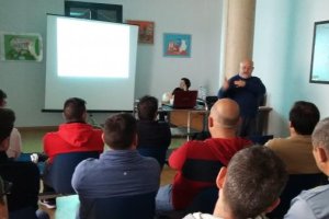 Curso que se impartió en el Centro de Salud de Las Norias con casi una veintena de técnicos y entrenadores. 