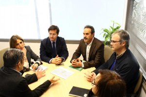 Reunión  del Ayuntamiento y el delegado.