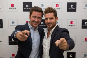 Eduardo Martínez-Cosentino junto a David Bisbal.