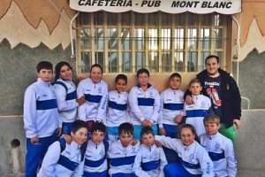 Los jugadores en casa de su sponsor.