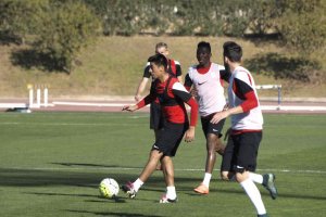 Juan Ramírez en una jugada del partidillo.