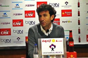 Luis milla en rueda de prensa tras su última victoria en Almería.